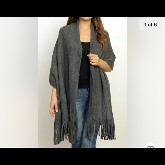Soft Grey Knit Sweater Generous Shawl Acrylic Wrap O/S Warm Winter shawl New - Picture 1 of 6